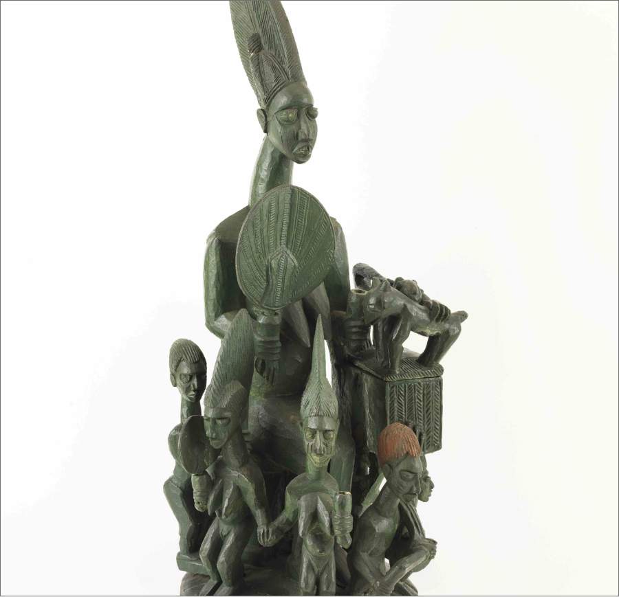 Escultura (Osun, diosa del agua dulce y de los ríos, acompañada de asistentes)