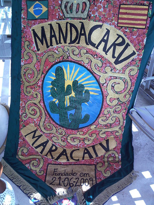 Estendard de l'agrupació de maracatú Mandacarú Barcelona