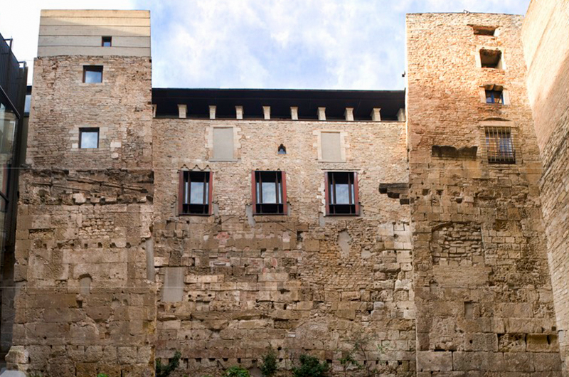 11. La defensa de la ciutat romana: la muralla de Bàrcino
