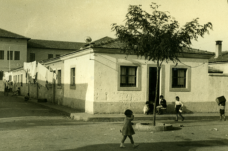 35. Viure al Bon Pastor. Casa, barri i món obrer