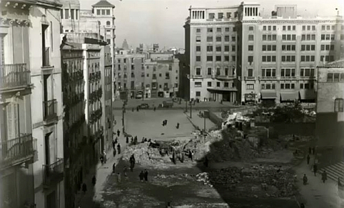 Les obres d'obertura i urbanització de l'Avinguda de la Catedral, 1942