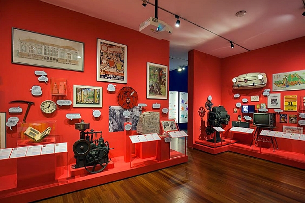 Img expo 'Barcelona flashback. Kit d’història en 100 objectes'