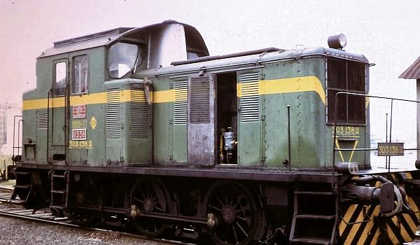 Fotografia de la locomotora de maniobres 303, Renfe.