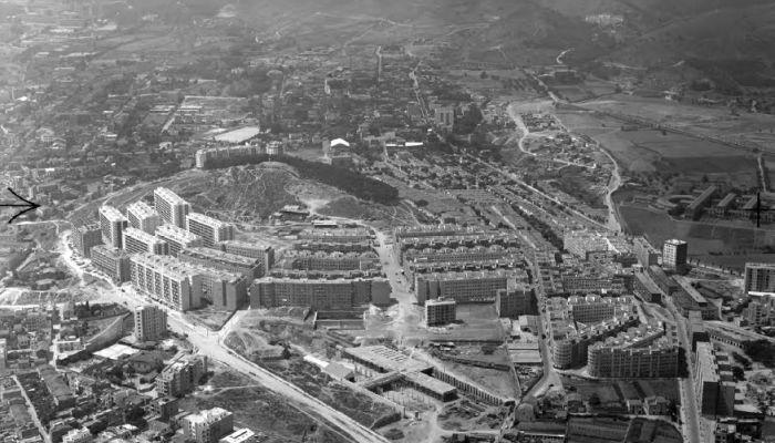 Figura 4.15. El turó de la Peira i Vilapicina, amb el mercat de la Mercè a primer terme, c. 1961. Font: Arxiu Nacional de Catalunya. Fons TAF.