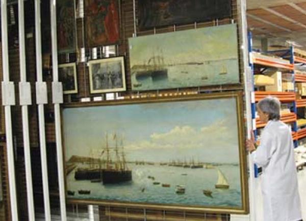 Sala de reserva de pintura i maquetes i objectes de grans dimensions. © Servei de Col·leccions-MHCB