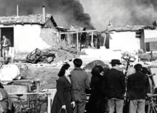 Desallotjament  d’un assentament de barraques, 1953. © C. Pérez de Rozas. Fons Solidaridad Nacional y La Prensa (ANC)