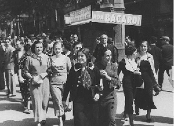 Vaga mercantil. Algunes obreres al Pla de la Boqueria, 19 de juny de 1936 © AFB (Autor: Pérez de Rozas)