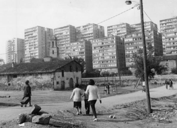 Blocs de la tercera fase del polígon de Sant Martí, 1984. Autor desconegut. Arxiu Municipal del Districte de Sant Martí