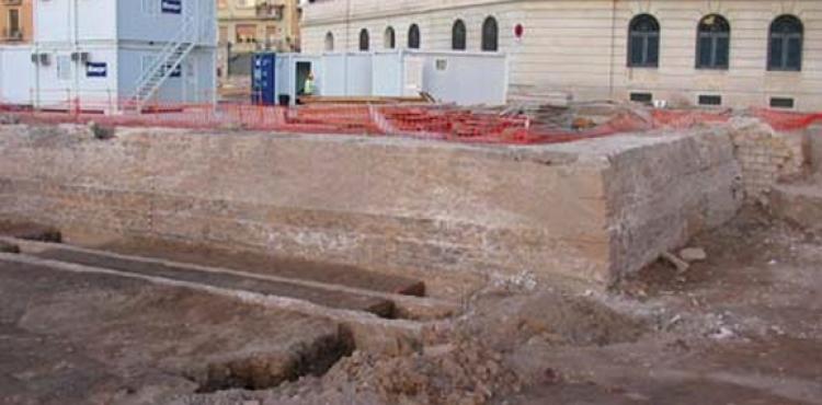 Vista general de les restes arqueològiques del Baluard de Migdia. © MHCB - Mikel Soberón