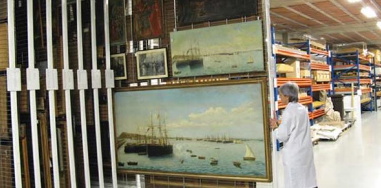 Sala de reserva de pintura i maquetes i objectes de grans dimensions. © Servei de Col·leccions-MHCB