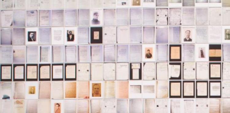 Francesc Abad, El Camp de la Bota, 2004 Tinta sobre paper. 1.153 documents de 20 x 21 cm (c/u) Col·lecció MACBA. Consorci MACBA Donació de l’artista © Francesc Abad, VEGAP, Barcelona, 2019 Fotografia (fragment): Tony Coll