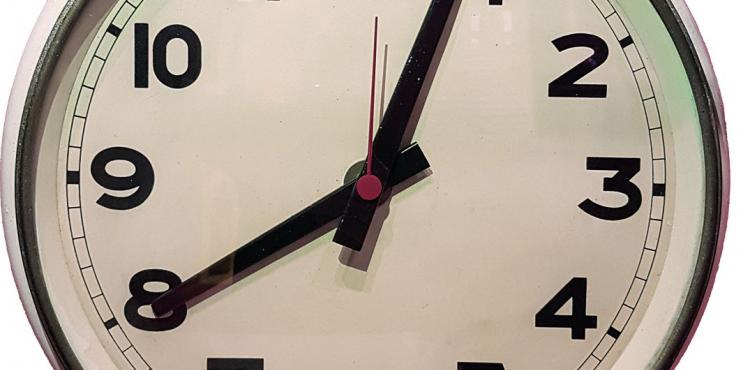 Rellotge de paret de la fàbrica Fabra i Coats.