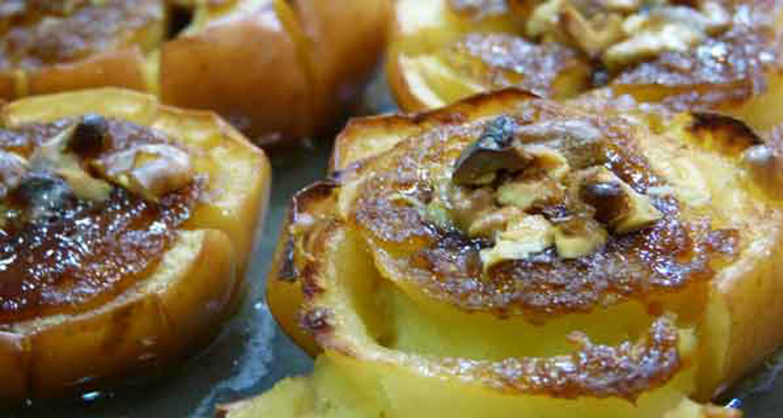 Baked apple flowers with toffee