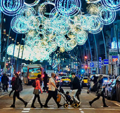 Carrer amb il·luminació nadalenca