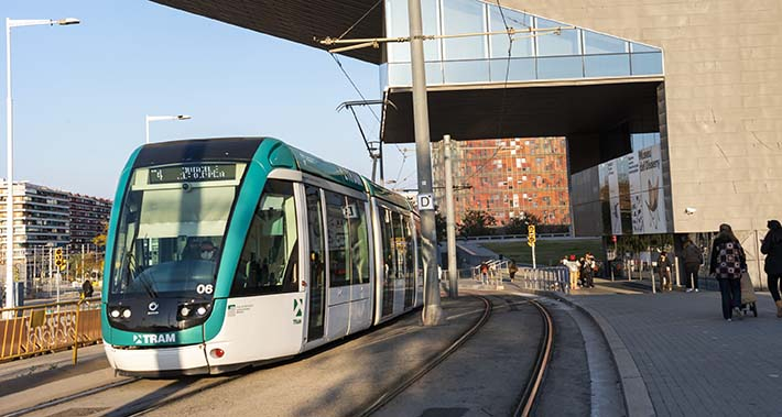 T4 tram in front of the DHUB