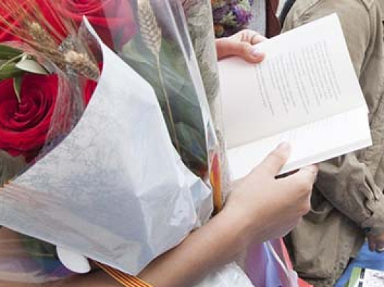 The tradition: roses and books 
