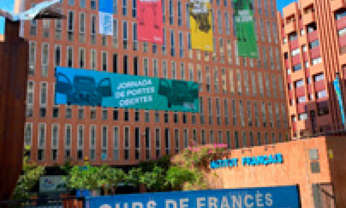 Vista exterior de la façana des del carrer de Moià