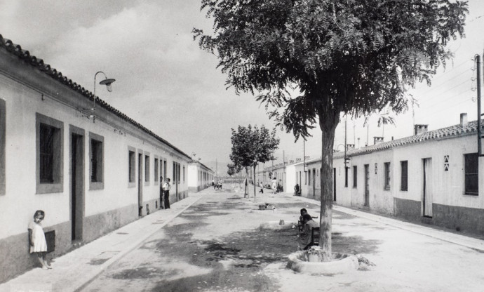 Imatge antiga de les cases barates del bon pastor