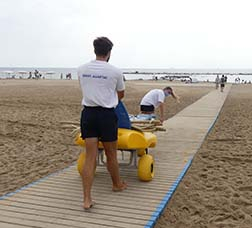 Adapted chair for swimming at the beach