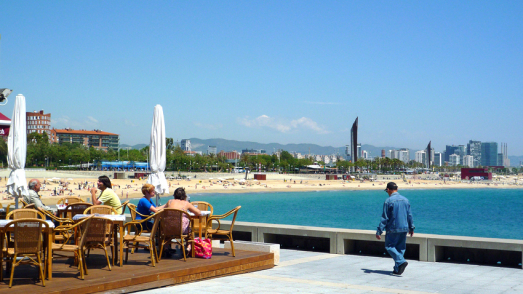Platja de la Nova Icària des del Port Olímpic Platja de la Nova Icària des del Port Olímpic