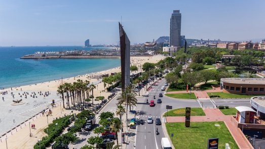 Vista aèria de la platja i el parc de la Nova Icària Vista aèria de la platja i el parc de la Nova Icària