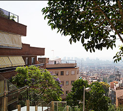 Vista de Barcelona con el cielo congestionado por la polución.