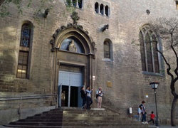 Façana de l’església de Sant Pere de les Puel·les