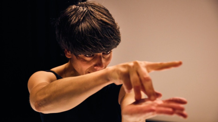 LEONOR LEAL De voz, un cuerpo