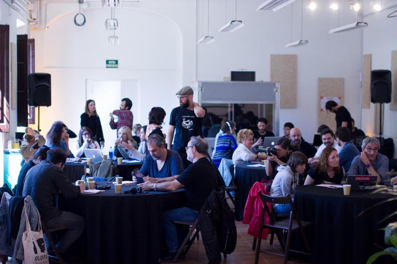 Taller de podcast amb Carne Cruda. Foto de Nikoline Arns.