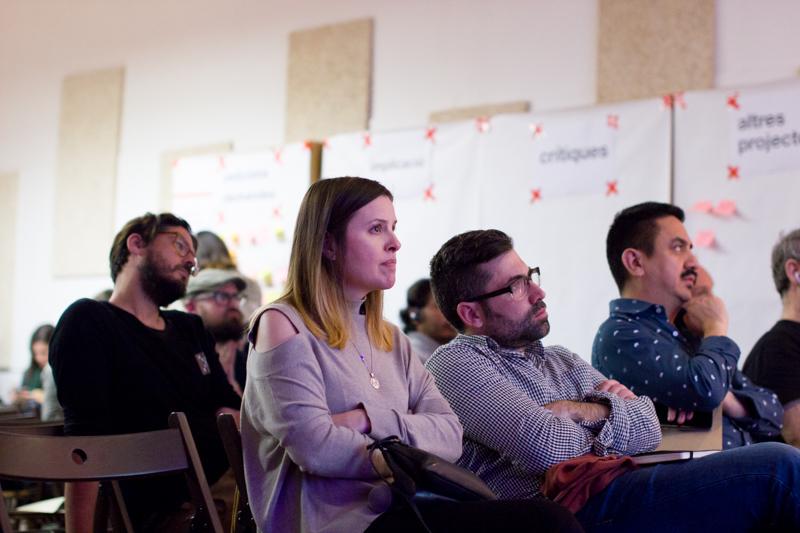 Fent el freaky a les ones amb Tim Cowlishaw. Foto de Nikoline Arns.