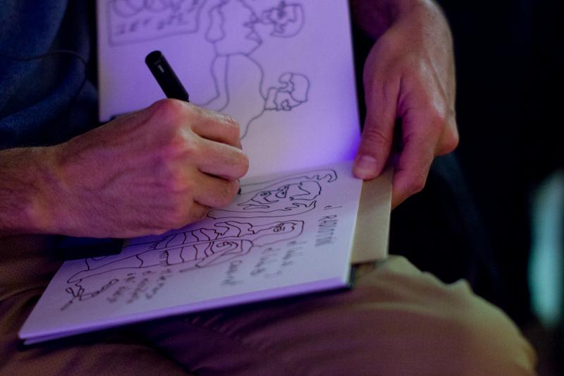 Fent el freaky a les ones amb Tim Cowlishaw. Foto de Nikoline Arns.