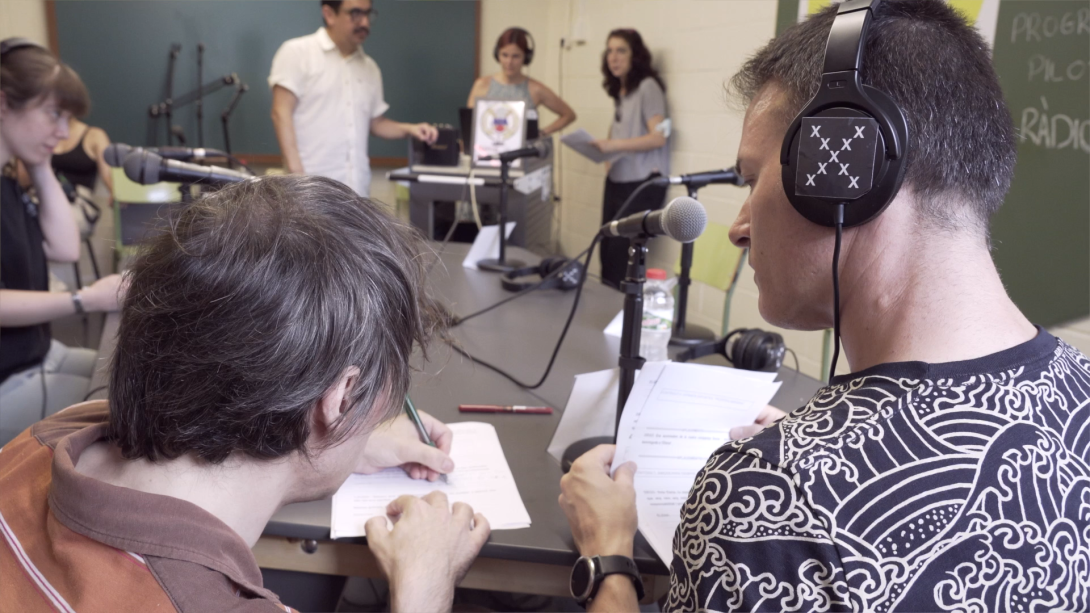 Ràdioactiva: la ràdio escolar comunitària de La Prosperitat